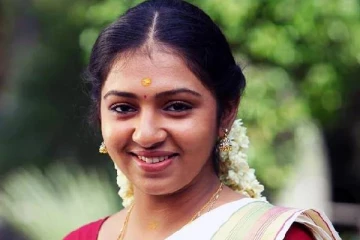 பிக்பாஸ் பிரபலத்துக்கு மனைவியாகும் லட்சுமி மேனன் - குவியும் வாழ்த்துகள்!