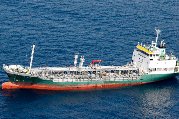 ஜப்பானில் ரசாயன கப்பலும் சரக்குக் கப்பலும் மோதி விபத்து! | A Chemical Ship And A Cargo Ship Collided In Japan