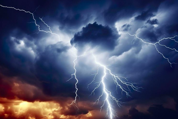 நாட்டில் சில மாவட்டங்களில் இடியுடன் கூடிய மழை | Thunderstorms In Four Districts This Evening