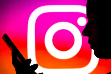 இன்ஸ்டாகிராமில் பழகிய காதலனுக்காக கழிவறையில் குழந்தை பெற்ற 17 வயது மாணவி