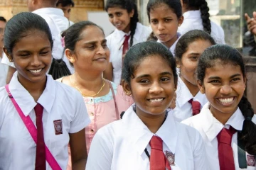 அரச அலுவலகங்களை தொடர்ந்து பாடசாலைகளுக்கும்  விசேட விடுமுறை