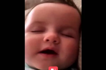 தூக்கத்திலும் அம்மாவை நெகிழ வைத்த குட்டி குழந்தை! மிரள வைத்த குரல்... இறுதியில் கொடுத்த கியூட் ரியாக்ஷன்