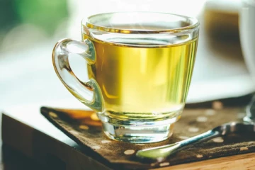 கிரீன் டீயை சுடச்சுட வெறும் வயிற்றில் குடித்தால் என்ன நடக்கும்? இனி இந்த தவறை செய்யாதீர்கள்!