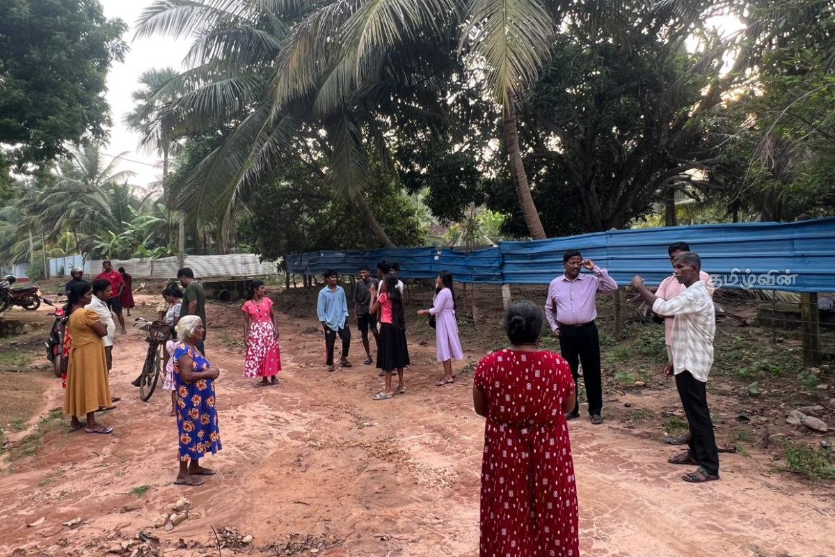 வீதிகளைச் சீரமைக்குமாறு புதுக்குடியிருப்பு மக்கள் ரவிகரன் எம்.பியிடம் கோரிக்கை | Roads Repaired People Request Mp Raviharan வீதிகளைச் சீரமைக்குமாறு புதுக்குடியிருப்பு மக்கள் ரவிகரன் எம்.பியிடம் கோரிக்கை | Roads Repaired People Request Mp Raviharan