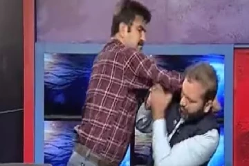 தொலைக்காட்சி நேரலையில் முக்கிய பிரமுகர்கள் அடிதடி!