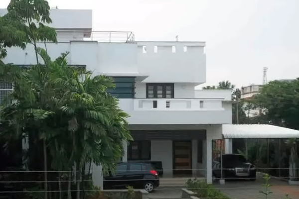 நடிகர் விஜய் வசித்து வரும் பிரமாண்ட வீட்டை பார்த்துள்ளீர்களா.. இதோ பாருங்க | Actor Thalapathy Vijay House Phot