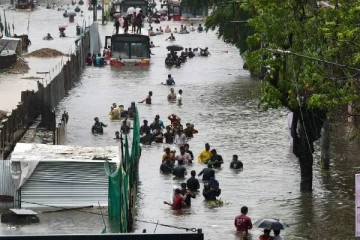 ரெட் அலர்ட்; ரூ.20 கோடிக்கு வீடு வாங்கினாலும் வெள்ளத்தில்தான்.. 21 பேர் பலி!