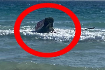 நடுவானில் கோளாறான இன்ஜின்... ஆஸ்திரேலியா கடலில் விழுந்து விபத்துக்குள்ளான விமானம்!