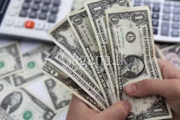 එකවරම අද සිදු වූ දේ . - ඩොලරය යළි රුපියලට ඇටෑක් කරයි.