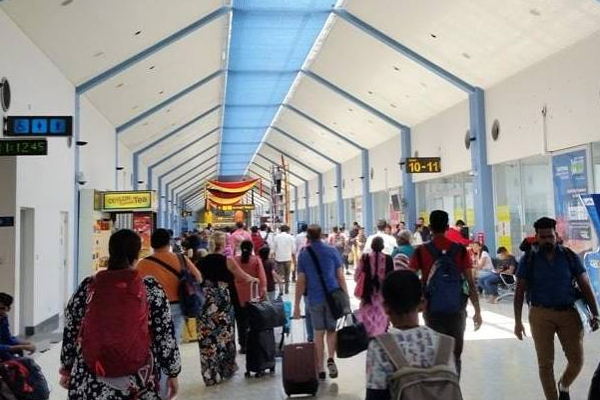 தொழிலுக்காக வெளிநாடு செல்லும் தாய்மாருக்கு வெளியான புதிய சுற்றுநிருபம்! | New Circular For Mothers Going Abroad For Work