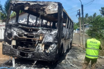 யாழில் திடீரென தீப்பிடித்து எரிந்த பேருந்து: வெளியான காரணம் (Video)