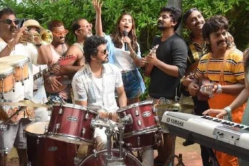 விஜய்யின் பீஸ்ட் பட போஸ்டர்களில் இப்படி ஒரு சீக்ரெட் உள்ளதா?- இதை எத்தனை பேர் கவனித்தீர்கள்?