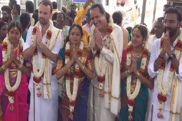 ஒரே வீட்டில் மூன்று தமிழ் பெண்களை திருமணம் செய்த பிரான்ஸ் நாட்டு மணமக்கள் | Foreign Grooms Amazing Wedding Tamil Culture