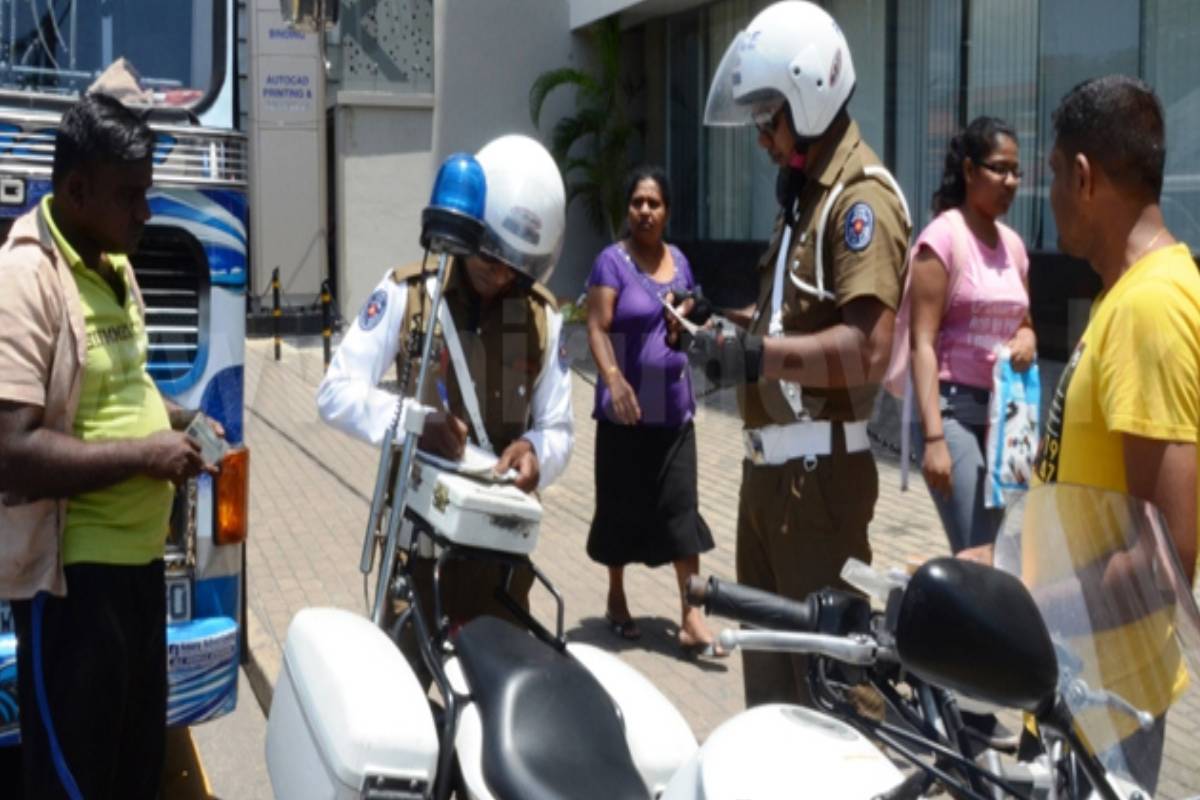 விபத்துக்களை தடுக்க அரசாங்கம் விசேட நடவடிக்கை - நாளை முதல் ஆரம்பம் | Government Special Measures To Prevent Accidents விபத்துக்களை தடுக்க அரசாங்கம் விசேட நடவடிக்கை - நாளை முதல் ஆரம்பம் | Government Special Measures To Prevent Accidents