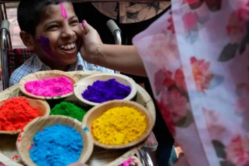 2026 ஹோலி பண்டிகை முன் வீடுகளில் இந்த பொருட்கள் இருந்தால் அகற்றி விடுங்கள்