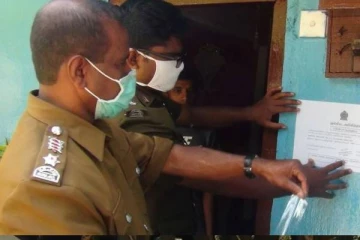 பொதுச்சுகாதார பரிசோதகர் மீது  எச்சில் துப்பிய நபருக்கு நேர்ந்த கதி