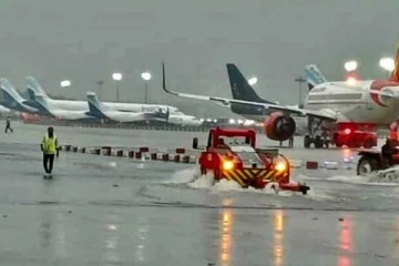 சென்னையில் கொட்டும் மழை; விமான நிலைய நிலை என்ன?