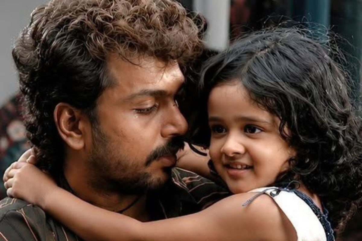 அந்த குழந்தையா இது!! சிறுத்தை படத்தில் கார்த்தியின் மகளாக நடித்தவர் இப்போது எப்படி இருக்கிறார் பாருங்க! சமீபத்திய புகைப்படம்.. | Siruthai Movie Baby Rakshana Recent Photo அந்த குழந்தையா இது!! சிறுத்தை படத்தில் கார்த்தியின் மகளாக நடித்தவர் இப்போது எப்படி இருக்கிறார் பாருங்க! சமீபத்திய புகைப்படம்.. | Siruthai Movie Baby Rakshana Recent Photo
