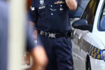 வெளிநாட்டில் இலங்கையரும் மனைவியும் அதிரடியாக கைது!