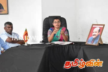 அனுஷா சந்திரசேகரன் வேட்புமனுவில் கையொப்பம்