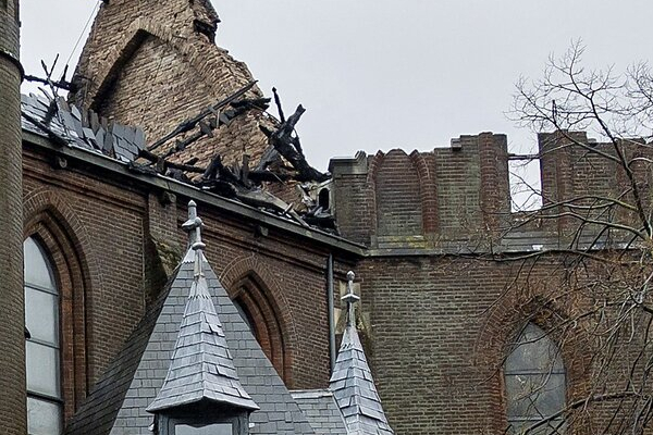ஆம்ஸ்டர்டாம் தீ விபத்தால் அழிந்த 150 ஆண்டு கால அடையாளம் | 150 Year Old Artifact Found In Amsterdam Church ஆம்ஸ்டர்டாம் தீ விபத்தால் அழிந்த 150 ஆண்டு கால அடையாளம் | 150 Year Old Artifact Found In Amsterdam Church