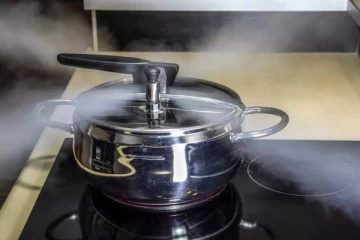 பிரஷர் குக்கரை எப்படி பயன்படுத்தவேண்டும்.. தவறினால் ஏற்படும் ஆபத்துகள் என்னென்ன?