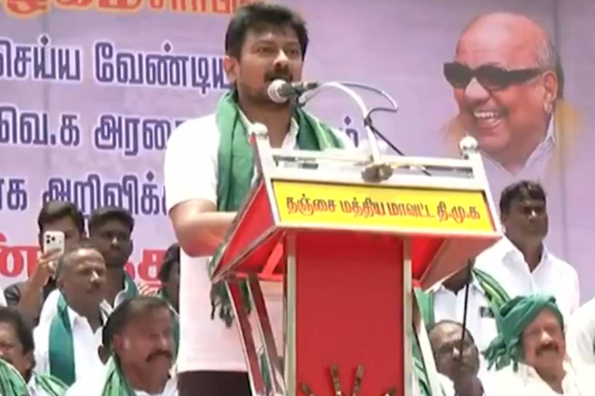 திரிஷா குறித்து இரட்டை அர்த்தத்தில் பேசி கைதான உதயநிதி ஸ்டாலின்.. | Udhayanishi Midnight Drama To Morning Arrest What திரிஷா குறித்து இரட்டை அர்த்தத்தில் பேசி கைதான உதயநிதி ஸ்டாலின்.. | Udhayanishi Midnight Drama To Morning Arrest What