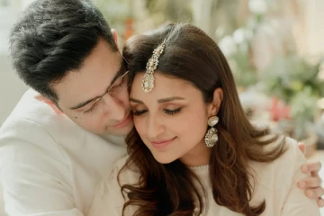 பிரம்மாண்டமாக நடந்த நடிகை பரினீதி சோப்ரா திருமண நிச்சயதார்த்தம்! புகைப்படங்கள் இதோ