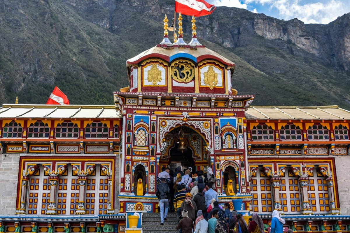 இவர்களால் இனி இந்த 47 கோவிலுக்கு செல்ல முடியாது.. ஏன் தெரியுமா? | Who Will Not Allowed In Badrinath Kedarnath Temple