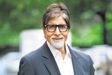 உயிரோடு இருக்கும் புலியுடன் மல்லுகட்டிய பிரபல நடிகர்.. வைரல் போட்டோ