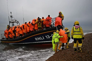 புகலிடக்கோரிக்கையாளர்களை வைத்து பிரித்தானியா செய்யும் சதி