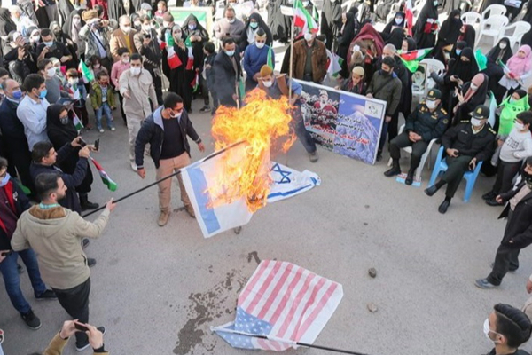 அமெரிக்க கொடிகளை எரித்த ஈரான் மக்கள் | Iranian People Burning American Flags