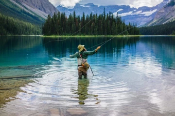 தேசிய பூங்காவில் மீன் பிடித்த கனேடியருக்கு பெருந்தொகை அபராதம் விதித்த நீதிபதி