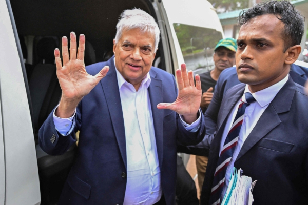 விசேட பாதுகாப்புடன் ரணிலின் முதல் பேருந்து பயணம் | Ranil S First Arrest Time