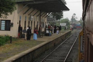 தண்டவாளத்தில் படுத்து உறங்கிய இளைஞன் ; இறுதியில் நேர்ந்த விபரீதம்