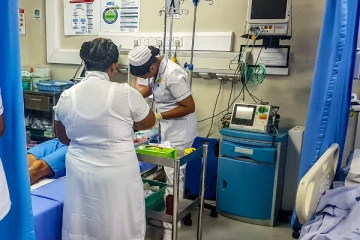 12 மாணவர்கள் திடீரென மருத்துவமனையில் அனுமதி!