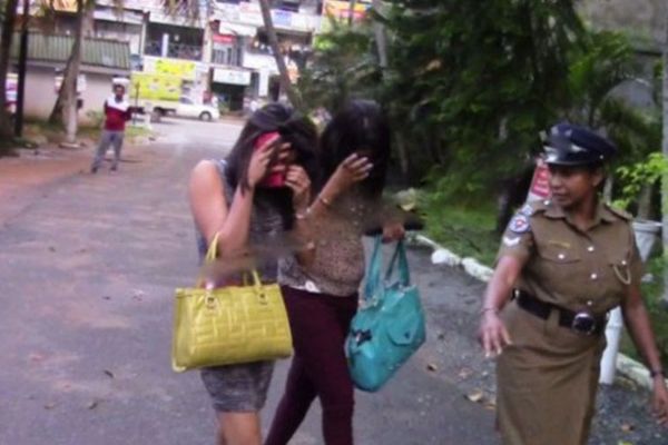 பாடசாலைக்கு அருகில் விபச்சார விடுதி ; வசமாக சிக்கிய பெண்கள் | Brothel Operating Near School Causes Outrage பாடசாலைக்கு அருகில் விபச்சார விடுதி ; வசமாக சிக்கிய பெண்கள் | Brothel Operating Near School Causes Outrage