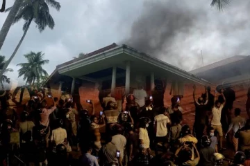 பசிலிடமிருந்து திருப்பி வாங்கப்பட்ட வீடு! உண்மை தெரியாமல் போராட்டக்காரர்கள் செய்த செயல்