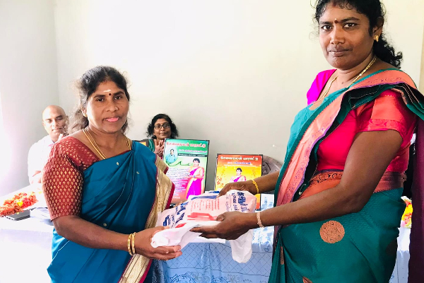 மூன்று வருடங்கள் சிறப்பான சேவையாற்றிய வைத்தியருக்கு யாழில் கெளரவம் | Doctors Are Honored In Jaffna மூன்று வருடங்கள் சிறப்பான சேவையாற்றிய வைத்தியருக்கு யாழில் கெளரவம் | Doctors Are Honored In Jaffna