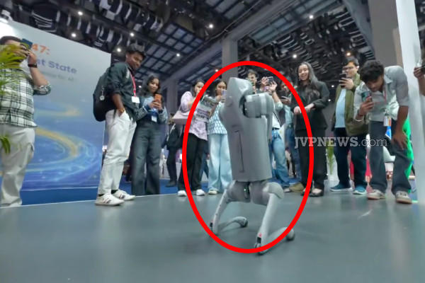 இந்திய ஏஐ மாநாட்டில் சீன ரோபோவால் வெடித்த சர்ச்சை! | Chinese Robot At Indian Ai Conference