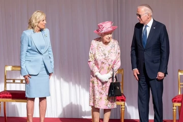 பிரித்தானிய பயணத்தின்போது மீண்டும் மரபுகளை மீறிய அமெரிக்க அதிபர்... வெளியிட்ட இரகசிய தகவல்கள்