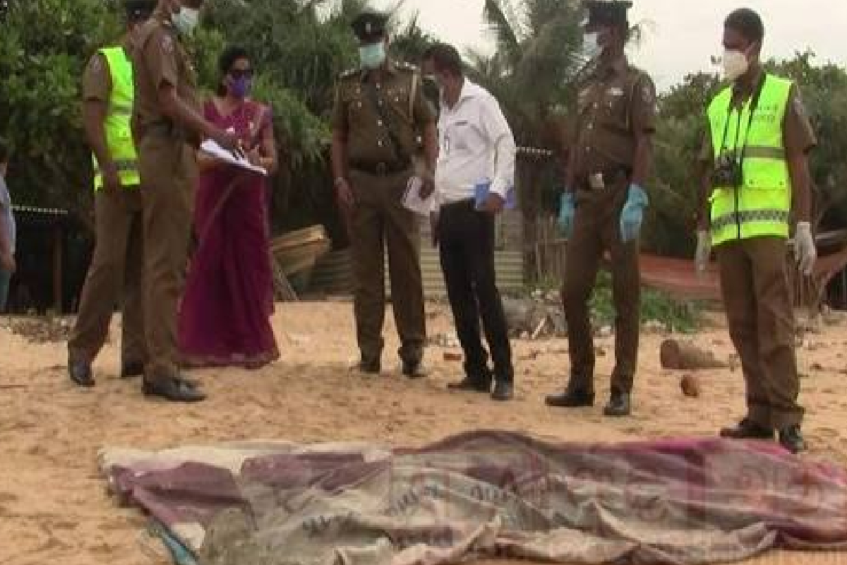 களுத்துறை கடற்கரையில் அடையாளம் தெரியாத ஆணின் சடலம் | Unidentified Male Body Found On Kalutara Beach