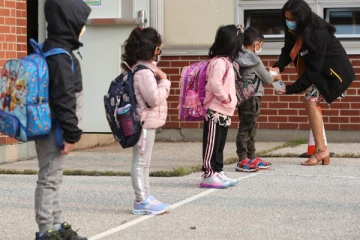 பாடசாலைகளை திறக்க தயக்கம் காட்டும் முதல்வர் டக் போர்ட்