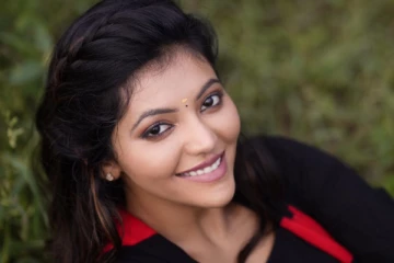 காதல் கண் கட்டுதே படத்தில் பார்த்த அதுல்யாவா இது..! அடையாளம் தெரியாமல் மாறிய நடிகை