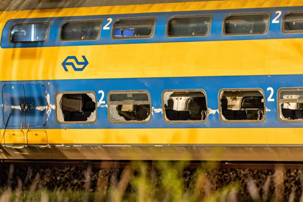 நெதர்லாந்தில் இடம் பெற்ற பாரிய விபத்து; 30 பேர் காயம் | Massive Accident In The Netherlands நெதர்லாந்தில் இடம் பெற்ற பாரிய விபத்து; 30 பேர் காயம் | Massive Accident In The Netherlands