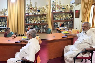 யாழ்.வேம்படி மகளிர் உயர்தரப் பாடசாலைக்கு நேரில் சென்று பாராட்டுக்களை தெரிவித்த அமைச்சர் டக்ளஸ்