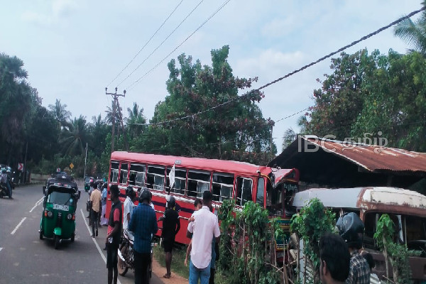 வடக்கு கிழக்கில் அரச பேருந்துகள் கோர விபத்து! | Accident Ctb Jaffna And Batticalo Today Peoples