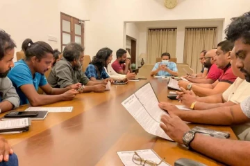 අරගලකරුවන් හිටපු ජනපති හමුවෙයි. විශේෂ වැඩ පිළිවෙලක්.. (PHOTOS)