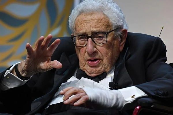 100 வயதில் உயிரிழந்த அமெரிக்க அரசியல் முக்கியஸ்தர் | American Politician Dies At 100 Henry Kissinger
