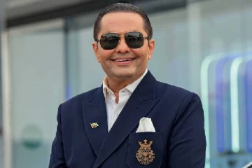 சேரிப்பகுதியில் வசித்து வீடு தோறும் பால் விற்றவர்... இன்று சொத்து மதிப்பு ரூ 20830 கோடி